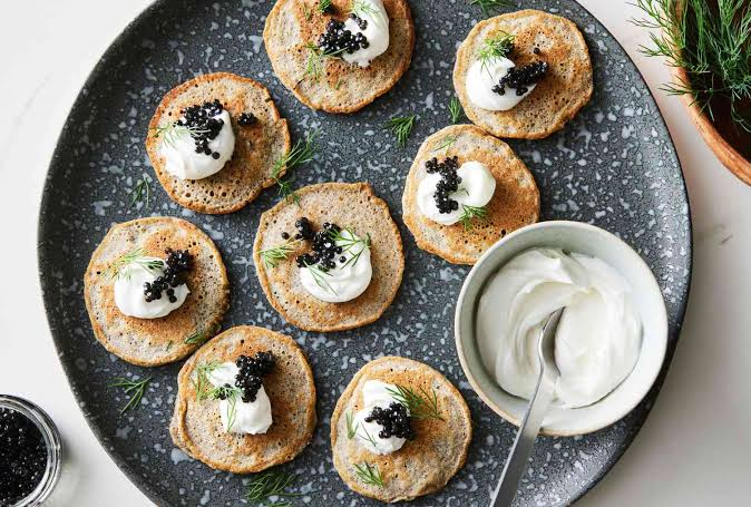 Blinis with caviar and crème fraîche an